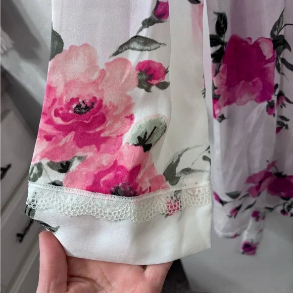Soft Spring Floral Robe - Picture 4 of 5